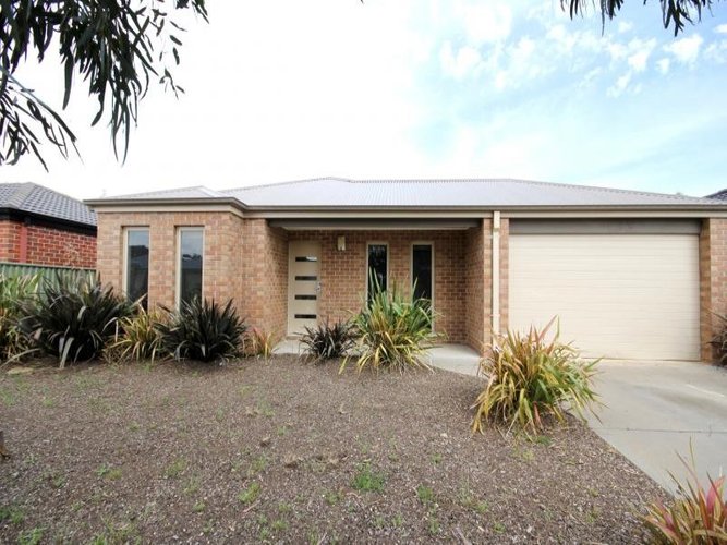 4 Megan Street Miners Rest 3352