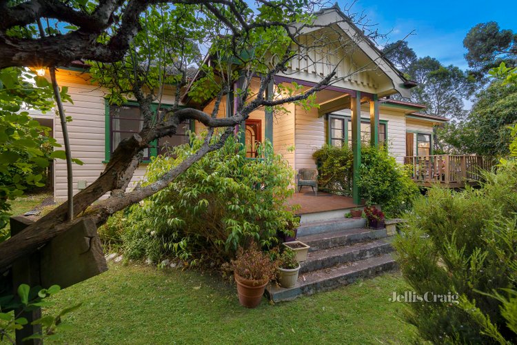 4 Moss Avenue Mount Helen 3350