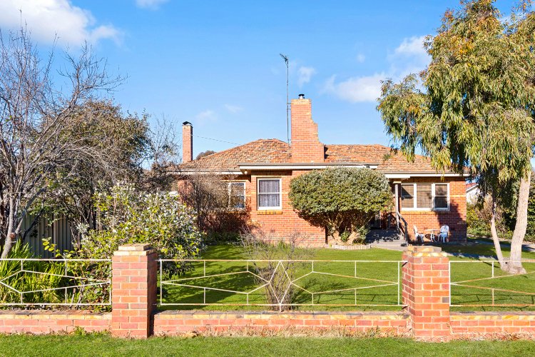 4 Parker Street  Guildford 3451