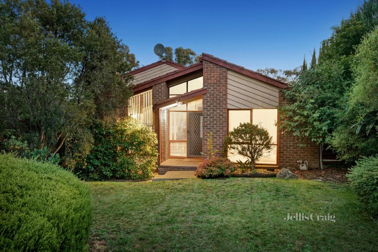 4 Pitura Place Eltham 3095