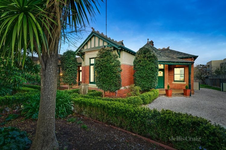 4 Ridgeway Avenue Kew 3101