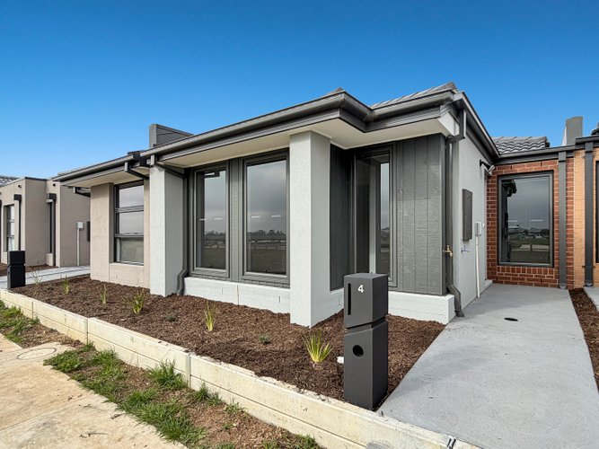 4 Rockbank Walk Armstrong Creek 3217
