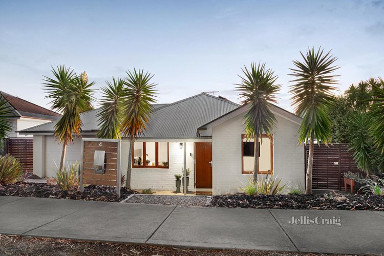 4 Rothacker Rise Doreen 3754