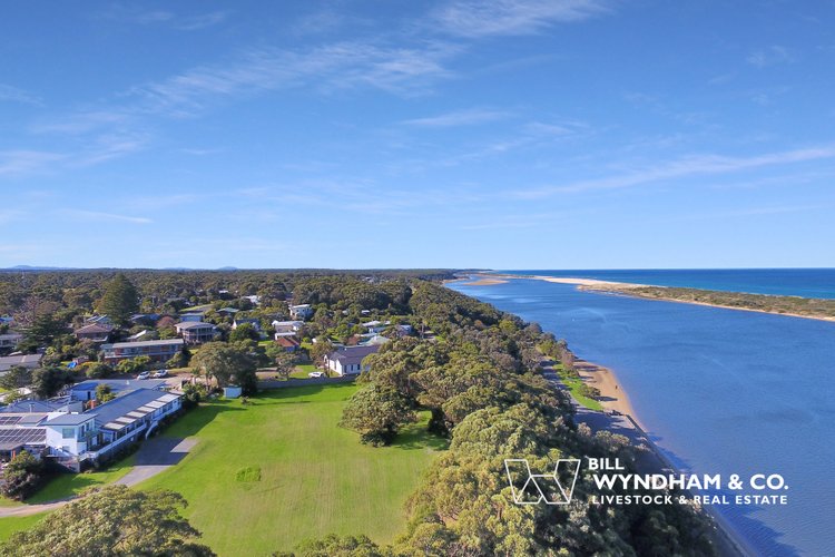 4 Sailors Retreat, Marlo