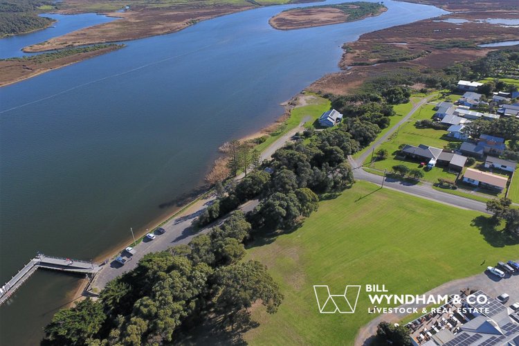 4 Sailors Retreat, Marlo