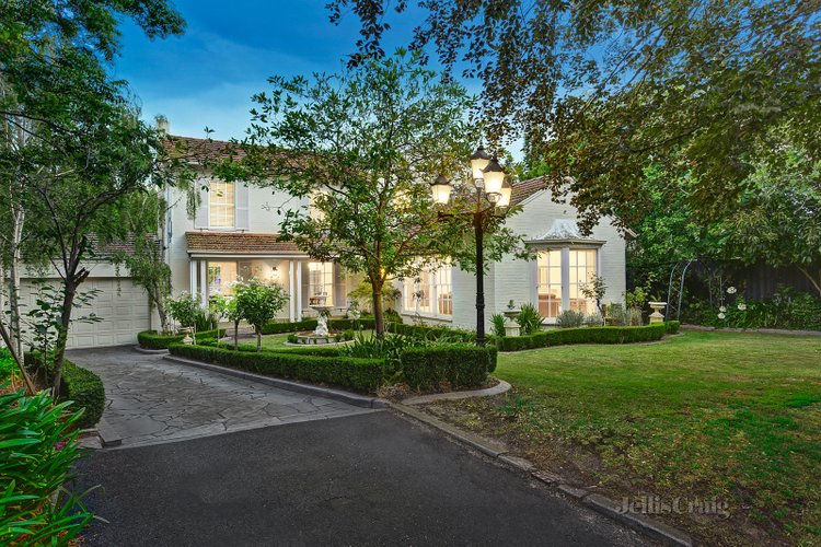 4 Snowden Place Canterbury 3126