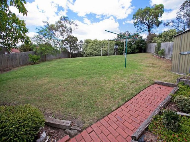 4 Sylvan Court, Newtown