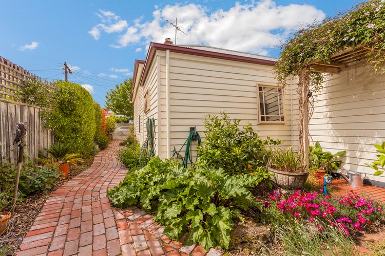 41 Fairview Avenue, Newtown