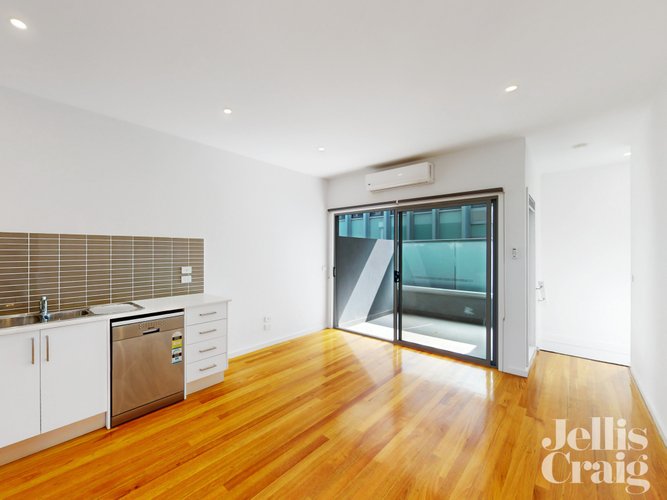 4/11 Winifred Street  Essendon 3040