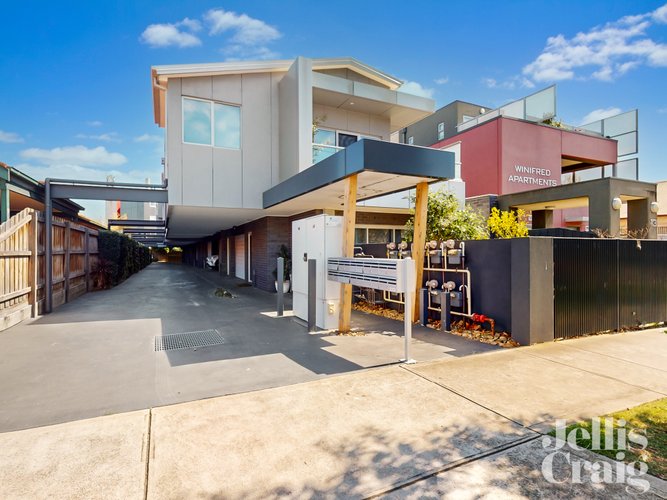 4/11 Winifred Street  Essendon 3040