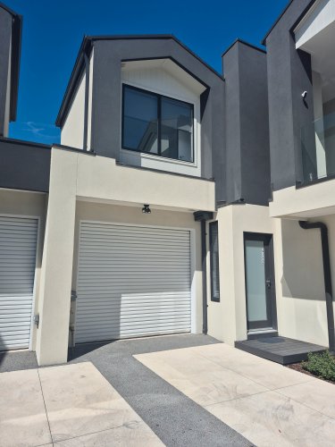 4/12 Bosquet Street Maidstone 3012