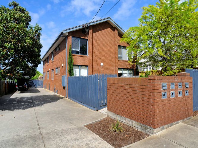 4 13 SPENCER Street Essendon 3040