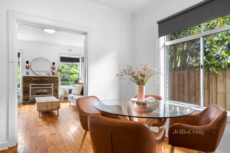 4 14 Carlisle Street Woodend 3442