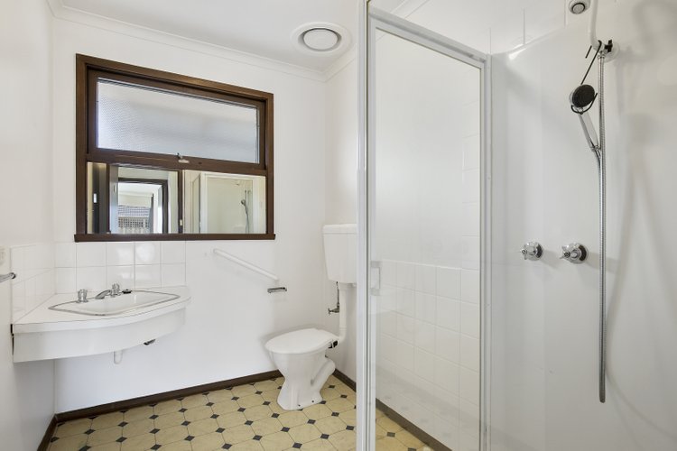 4/145 Roslyn Road, Belmont