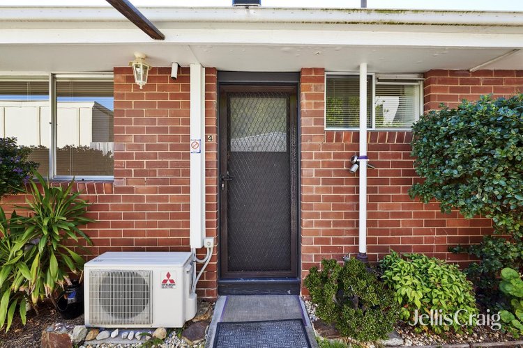 4 18 Oak Avenue Boronia 3155