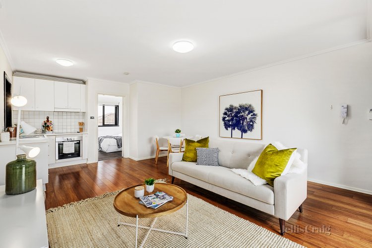 4/1B Melville Road Brunswick West 3055