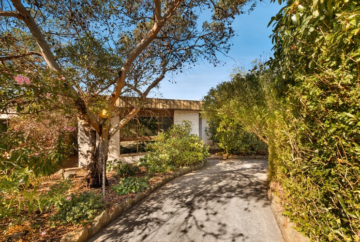 42 Elmstead Drive Wheelers Hill 3150
