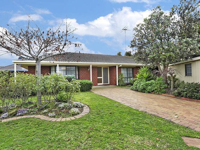 42 Enfield Drive St Albans Park 3219