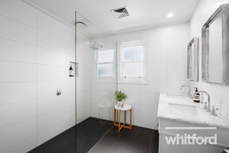 42 Laurel Bank Parade, Newtown