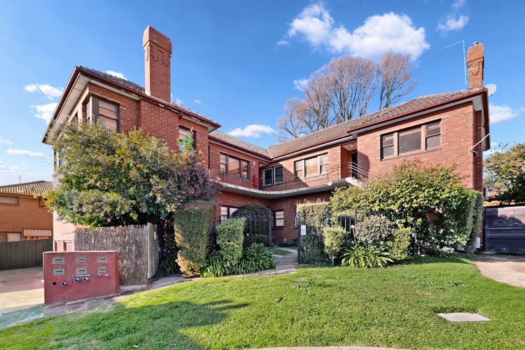 4/2 Linton Court Hawthorn East 3123
