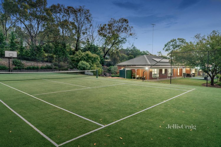 42 Maroong Drive Research 3095