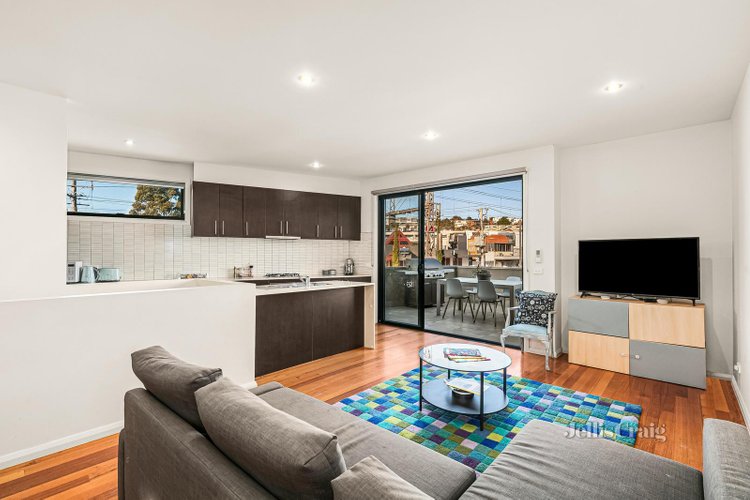 4 2 McCracken Avenue Pascoe Vale 3044