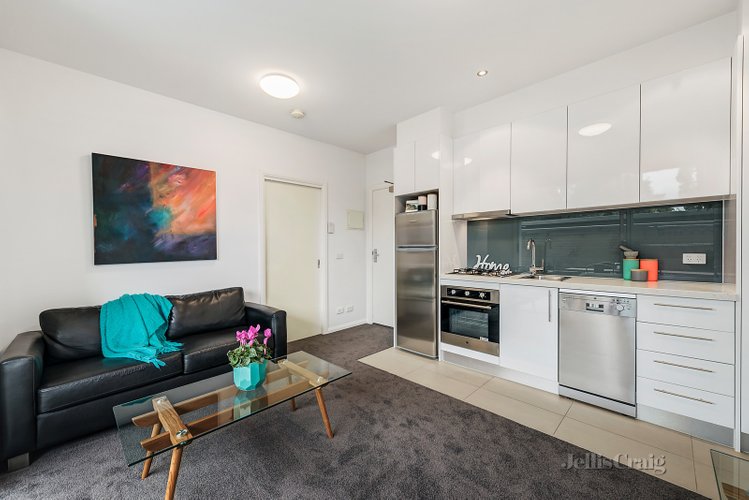 4/2 Middleborough Road Burwood East 3151