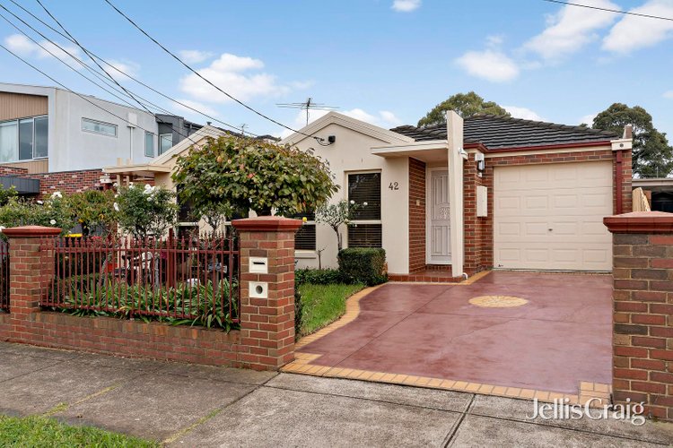 42 Mountain View Avenue Avondale Heights 3034