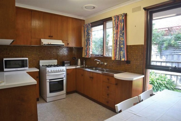 4/21 Essex Road Surrey Hills 3127