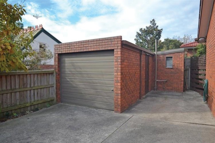 4/21 Essex Road Surrey Hills 3127