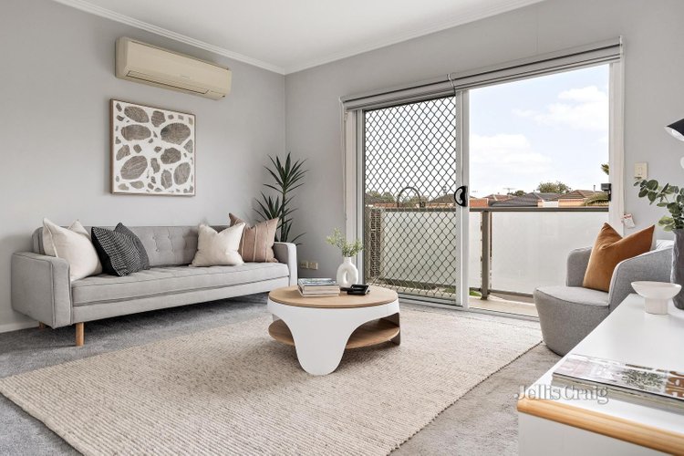 42 2 Newmarket Way Flemington 3031