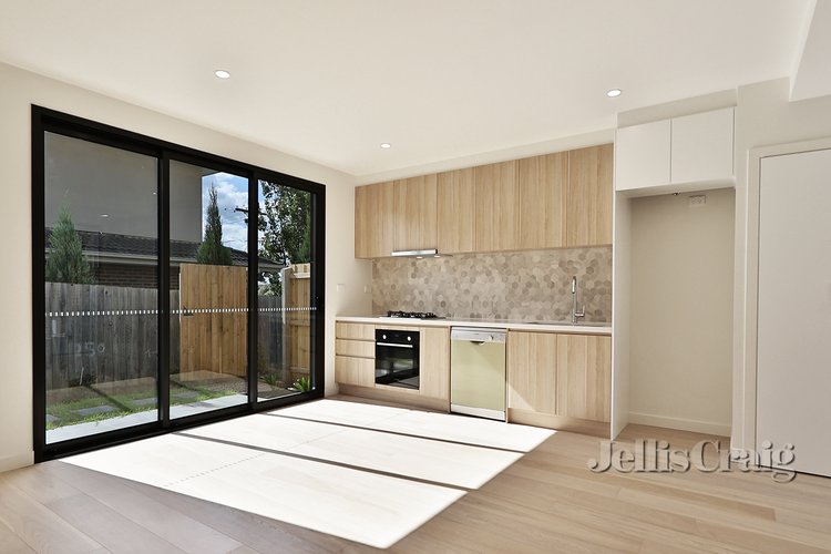4/3 Dryden Street Doncaster East 3109