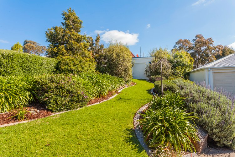 43 Grosvenor Drive, Wandana Heights