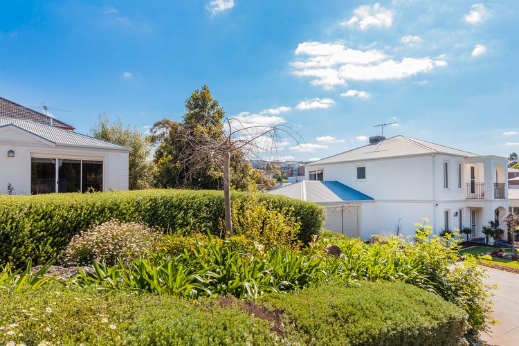 43 Grosvenor Drive, Wandana Heights