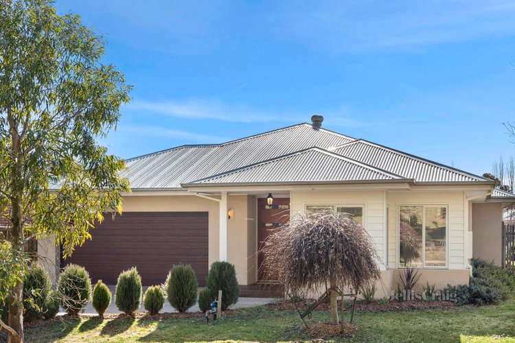 43 South Road Woodend 3442