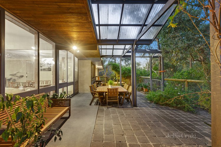 43 Thompson Crescent Research 3095