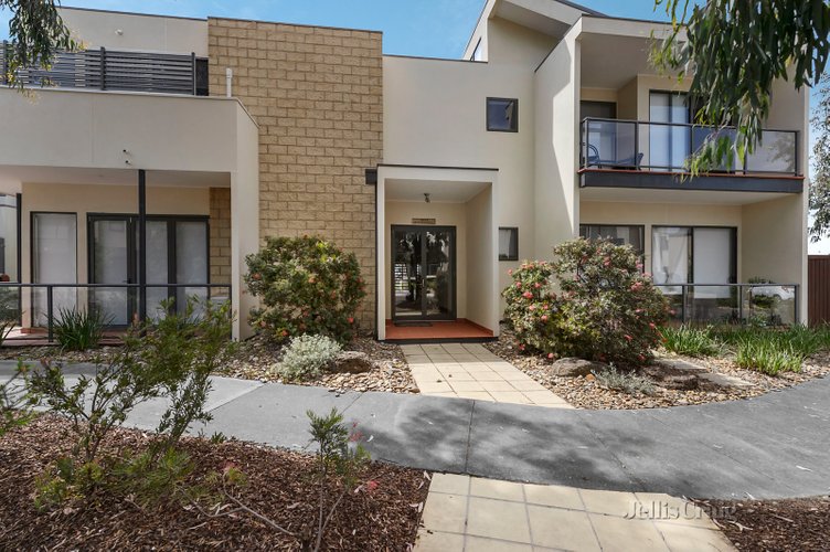 4/30 Diamond Boulevard Greensborough 3088