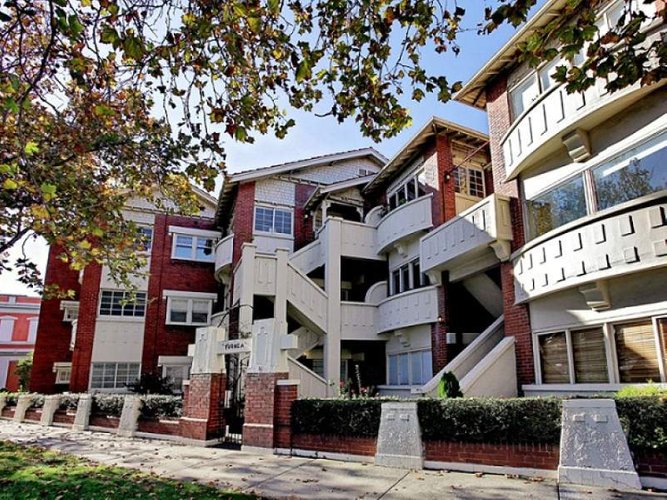 4 36 Brighton Road Elwood 3184