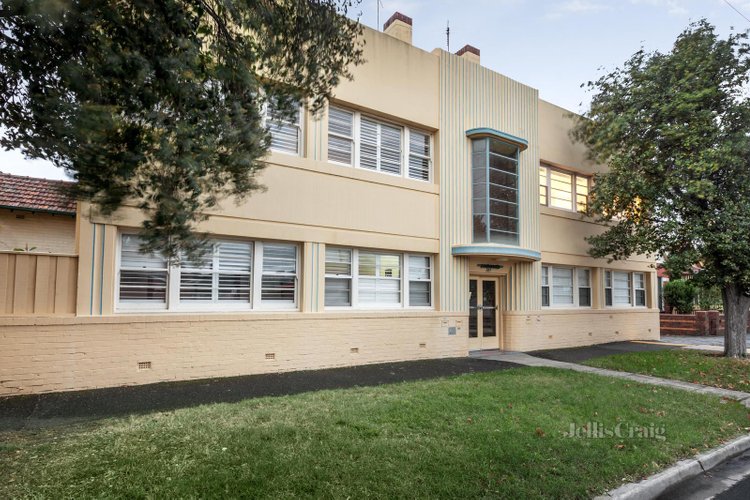 4 381 Danks Street Middle Park 3206