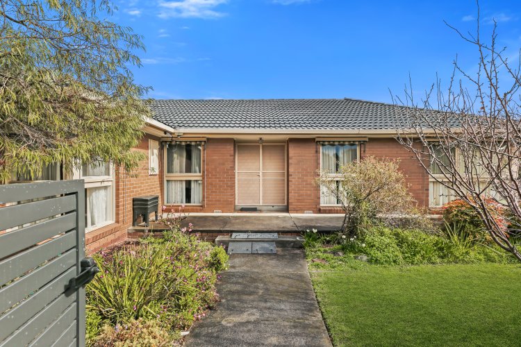 44 Brentwood Drive Glen Waverley 3150