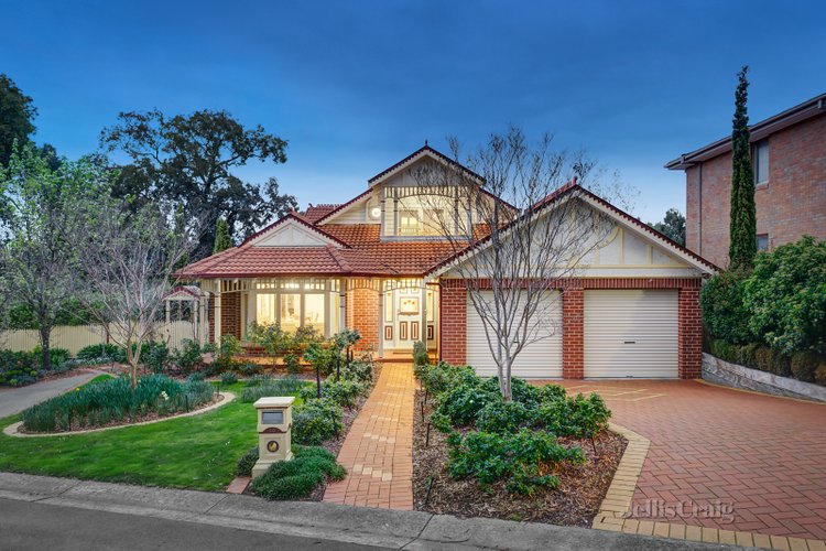44 Symon Crescent Greensborough 3088