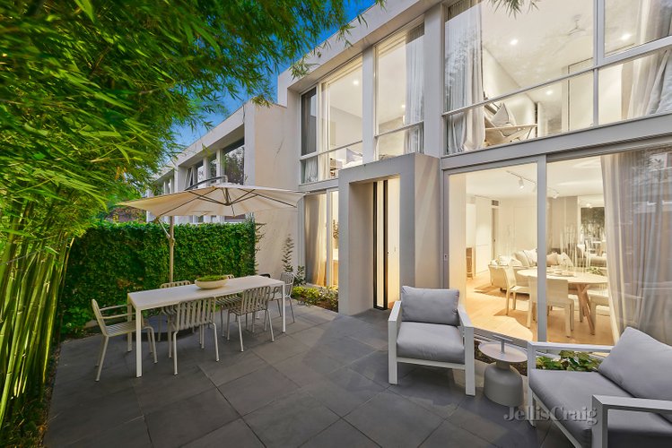4/5 Northampton Place South Yarra 3141