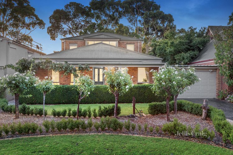 46 Huntingtower Crescent Mount Waverley 3149