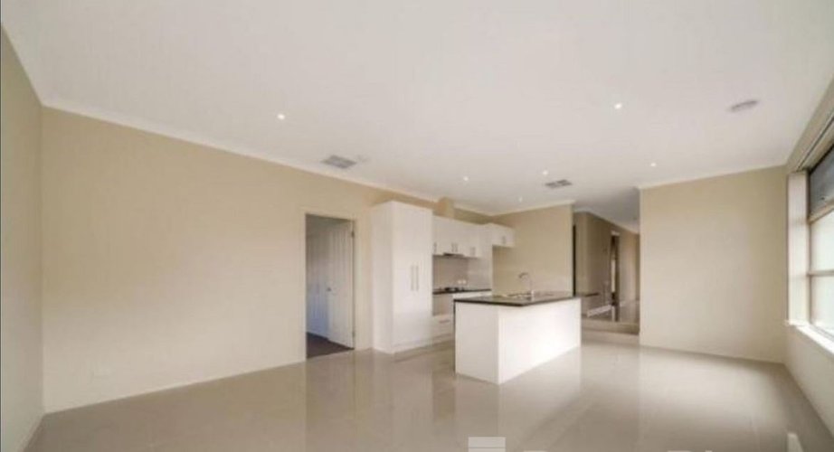 4/64 Ahern Road Pakenham 3810