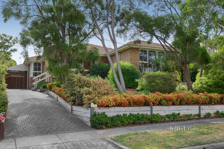 47 Pinehills Drive Greensborough 3088
