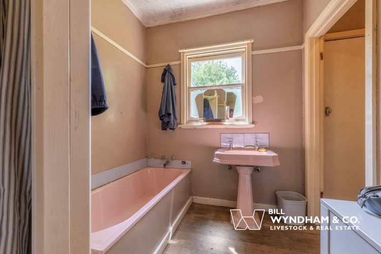 472 Little River Road, Ensay North