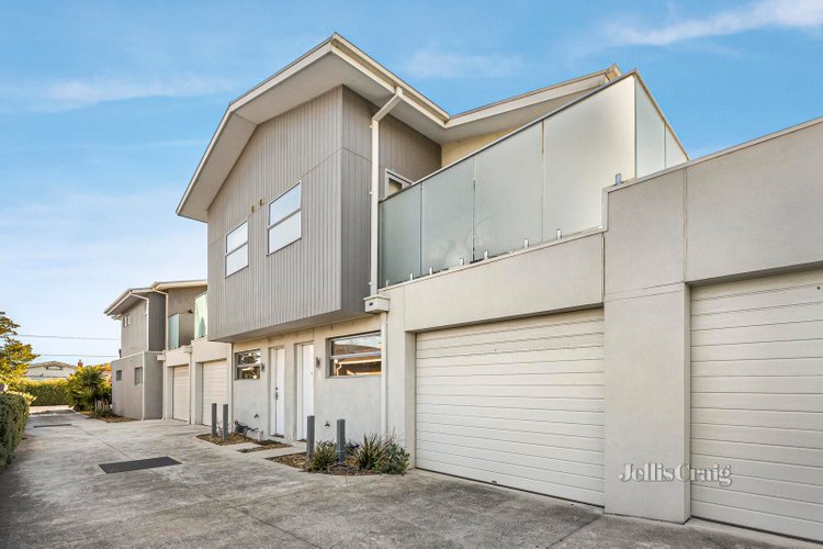 4 732 Barkly Street West Footscray 3012