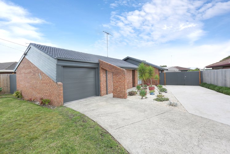 48 Enfield Drive St Albans Park 3219