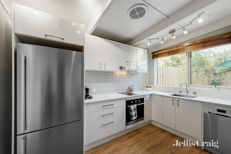 4/8 Woodside Avenue Ringwood 3134