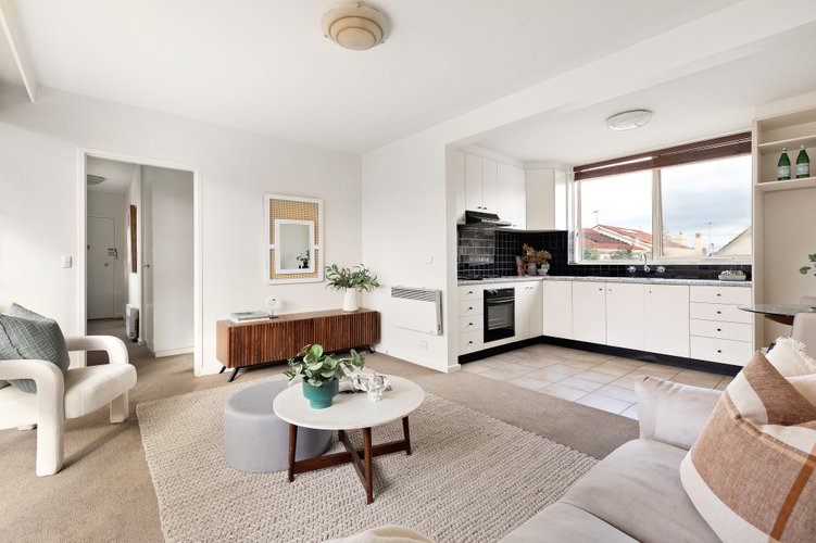 4/82 Dickens Street Elwood 3184